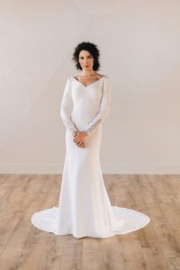 fitted classic crepe wedding dress with long sleeves vintage dress