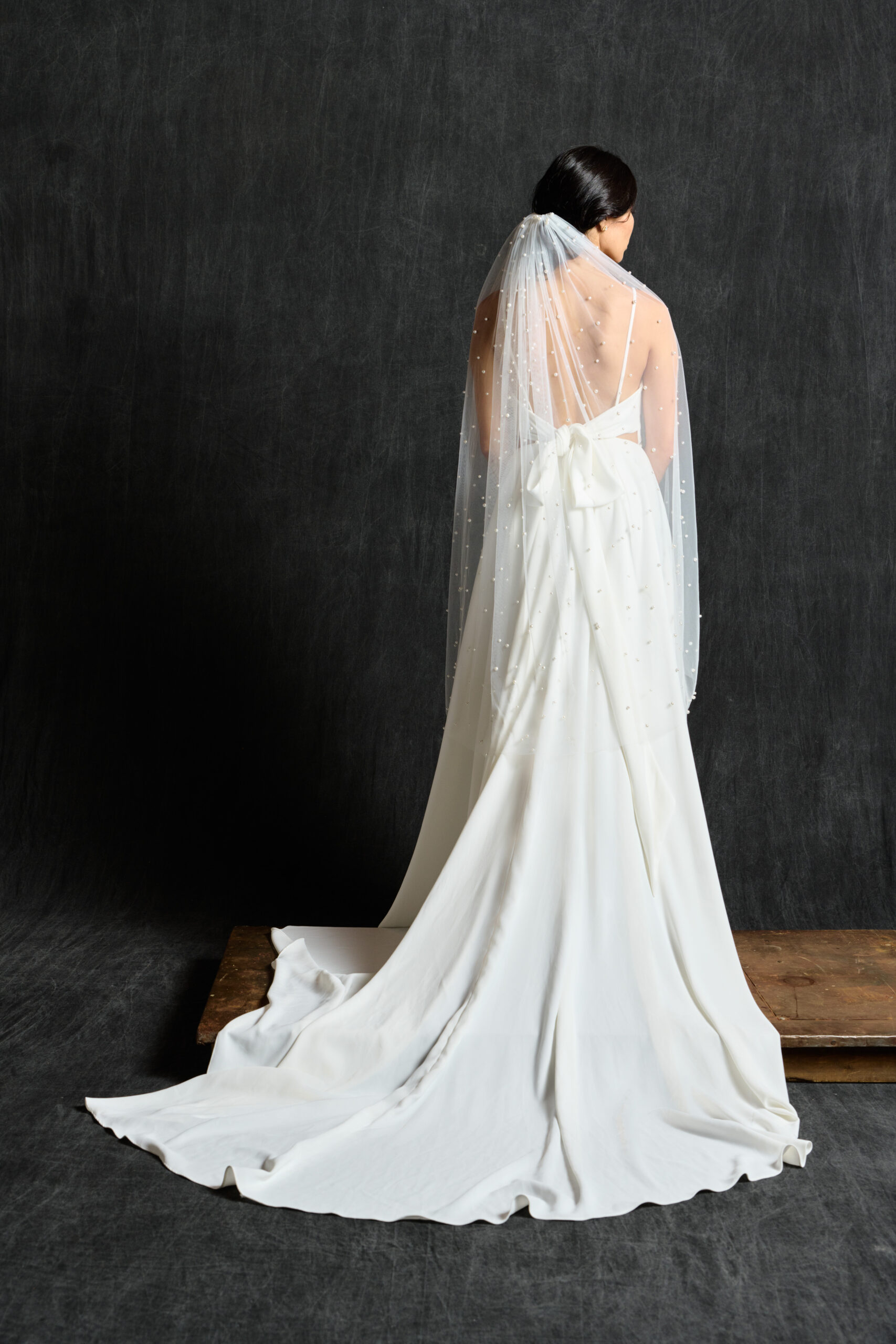 PEARL FLOOR LENGTH VEIL