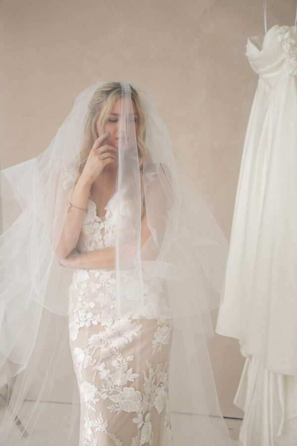 Fingertip Blusher Veil
