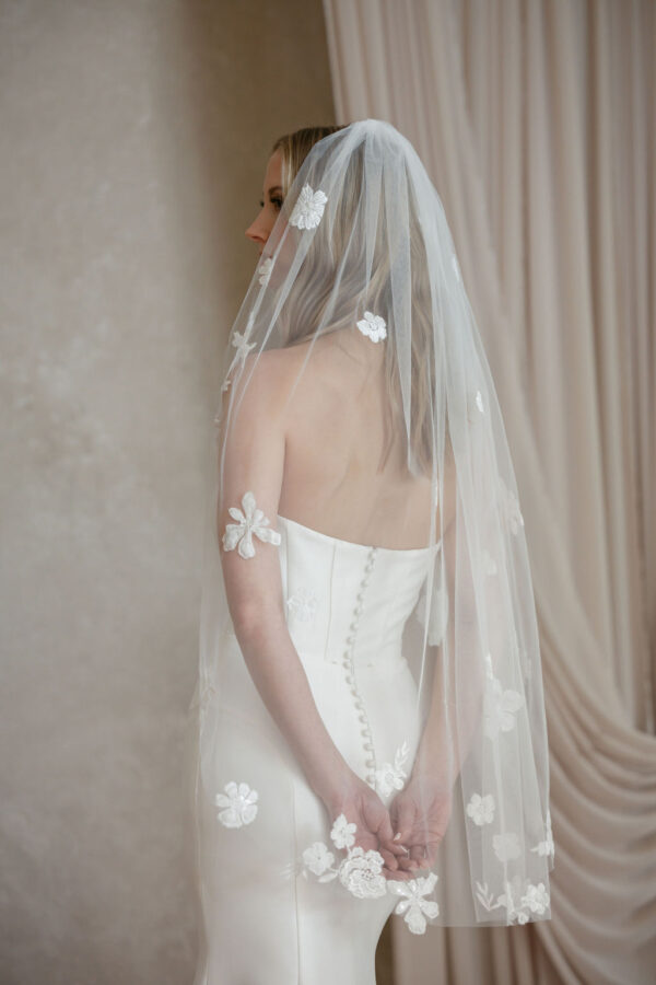 Simone Scattered Lace Veil - Image 4