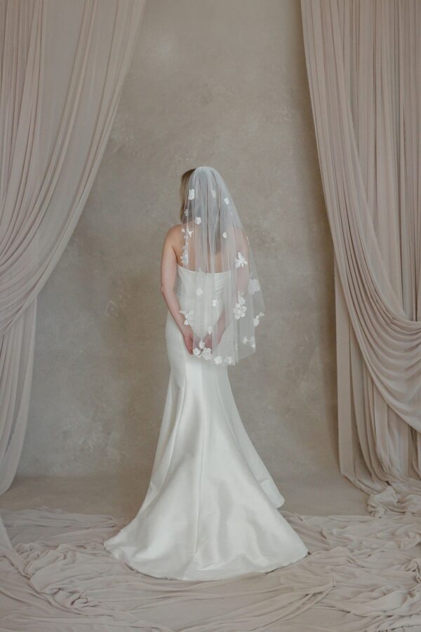 Simone Scattered Lace Veil - Image 2