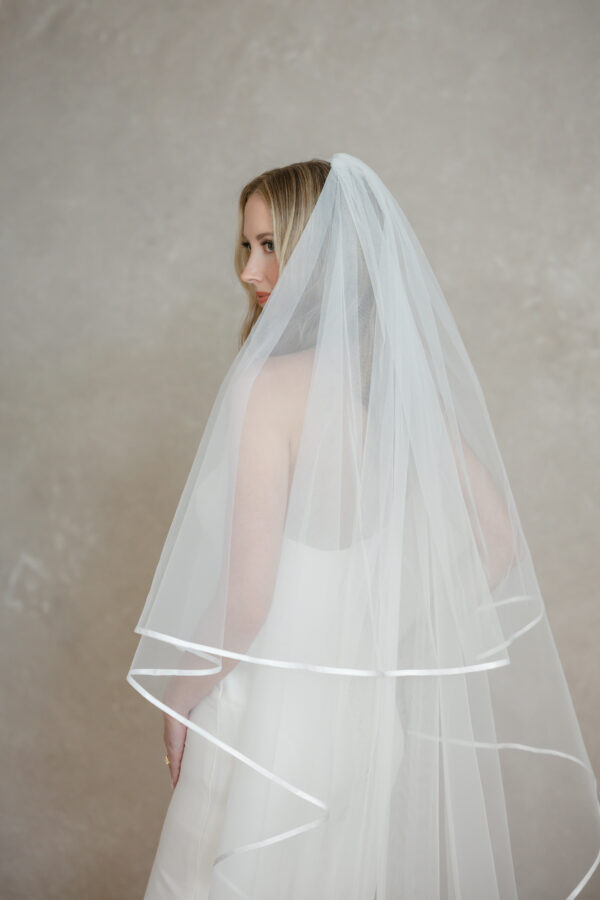 satin edge veil with blusher